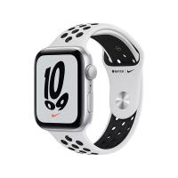 Apple Watch Nike SE (v2) GPS-es (44mm) ezüst alumínium tok, platina/fekete szilikon Nike sportszíjas